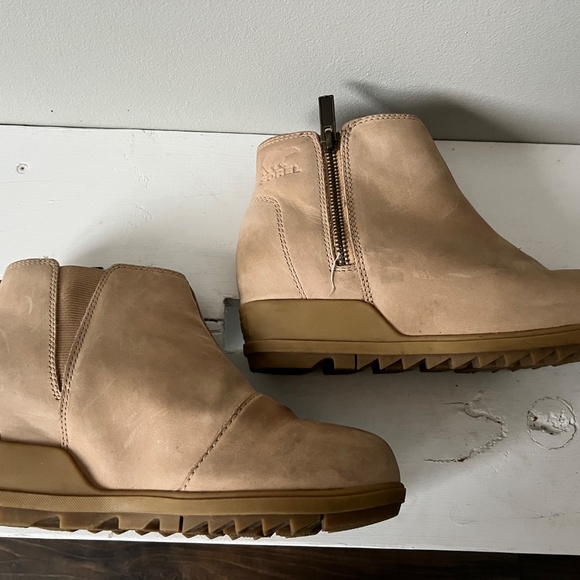 Sorel Evie Zip Up Leather Bootie, Size 7.5 - Picture 4 of 6